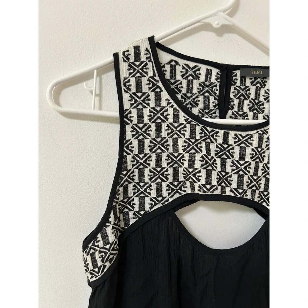 THML Black White Embroidered Cutout Sleeveless Rayon Tank Top‎ Blouse Small